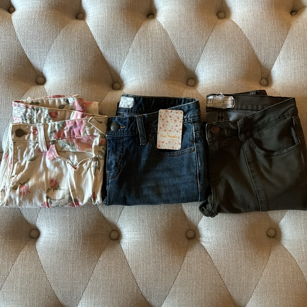 FREE PEOPLE JEAN BUNDLE. NWT AND NWOT. SIZE 26 - Picture 2 of 11